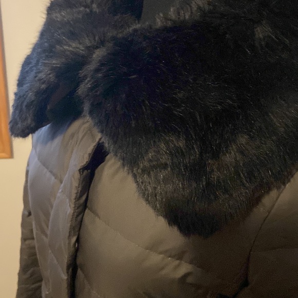 London fog heritage XS winter/fall jacket green/gray with faux fur and belt. - Picture 5 of 8